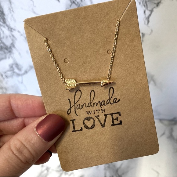 Jewelry - 3/$10!💎Goldtone Arrow Necklace